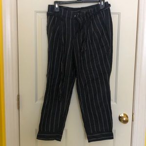 Loose fitting cropped pant